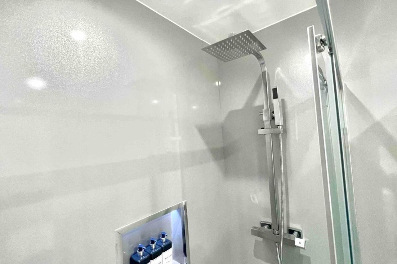 Stunning Luxury Apartment Near Motherwell 위쇼 외부 사진
